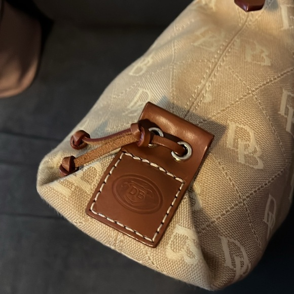 Dooney & Bourke Beige and Brown Shoulder Bag - Picture 4 of 7